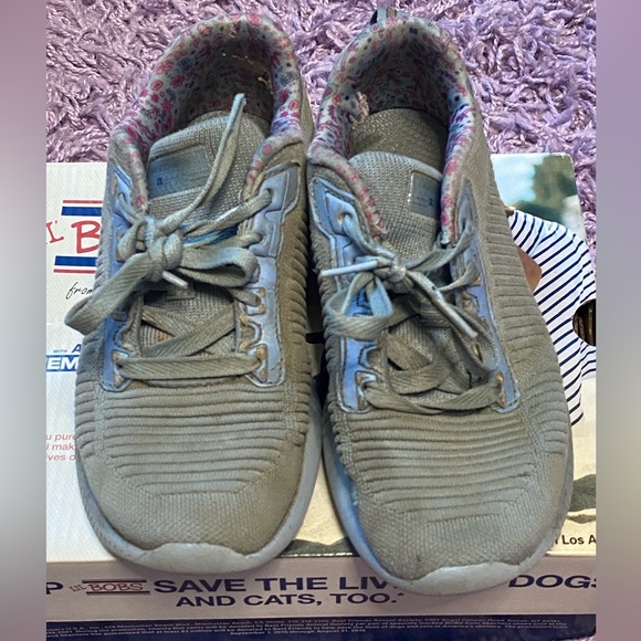 Sketchers Lil Bobs w/ air cooled memory foam size 2 w/ original box - Picture 4 of 14